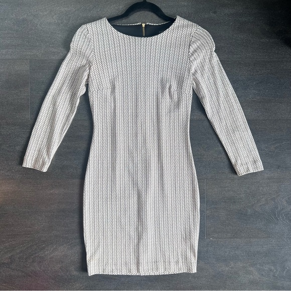 Dynamite pattern dress in black and white - Picture 10 of 12